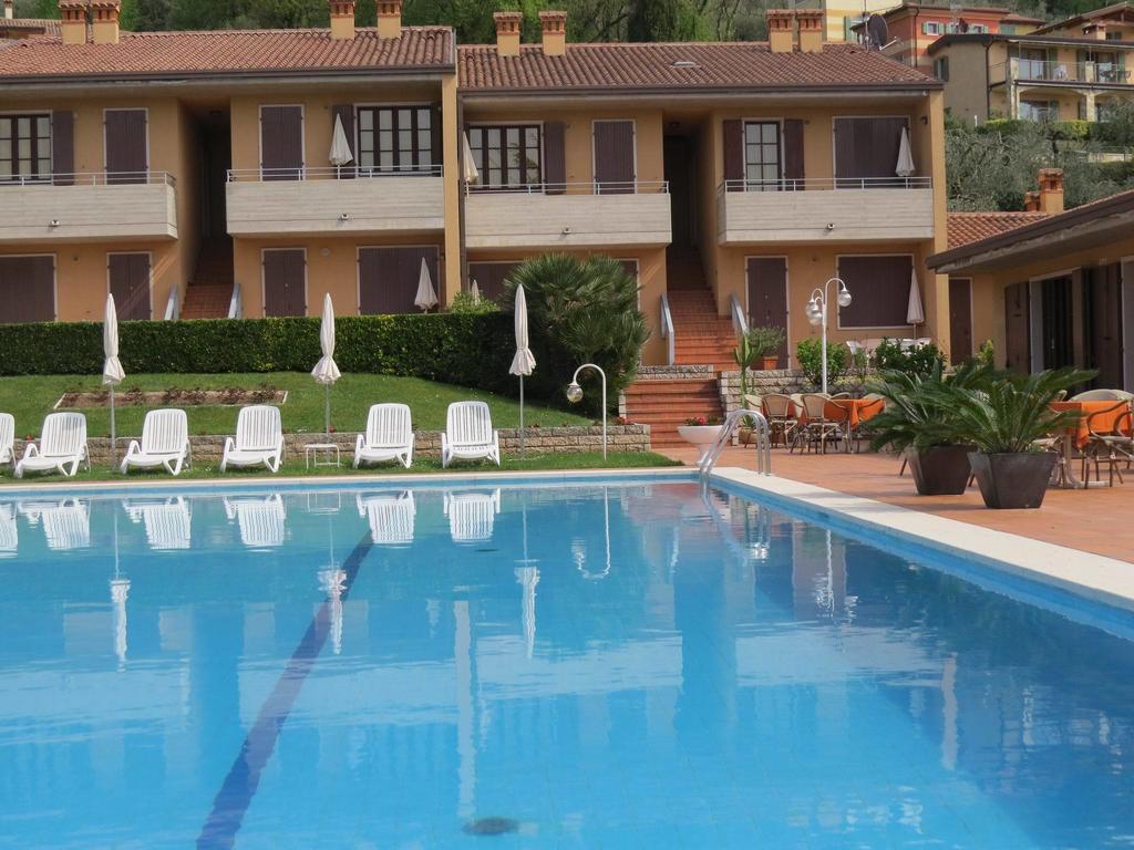 Residence Liana Albisano Тори дел Бенако Екстериор снимка