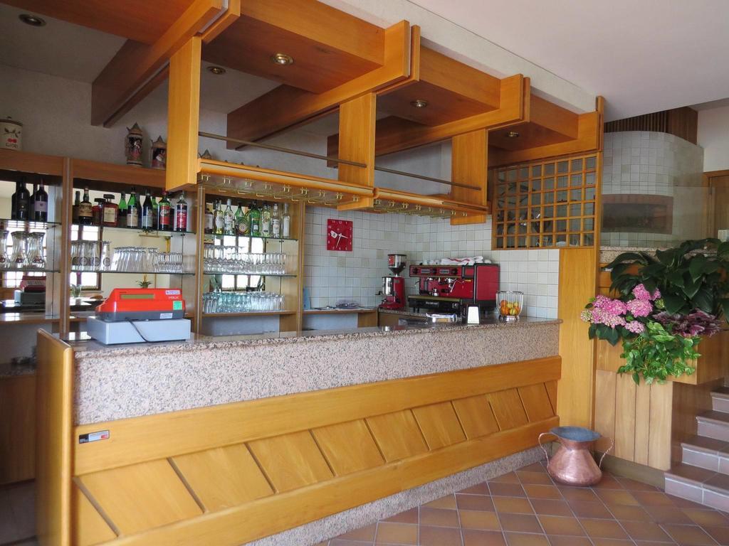 Residence Liana Albisano Тори дел Бенако Екстериор снимка