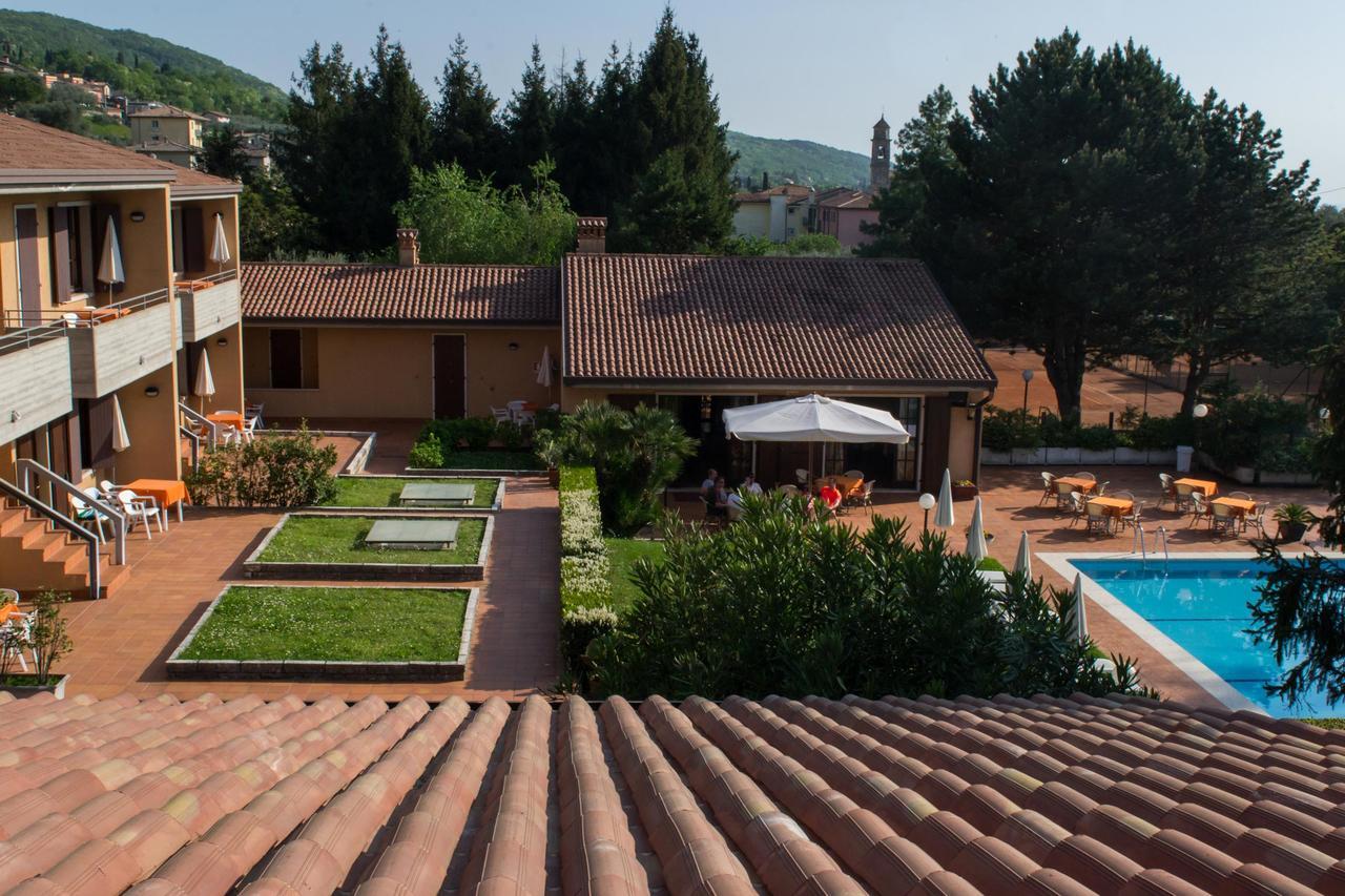 Residence Liana Albisano Тори дел Бенако Екстериор снимка